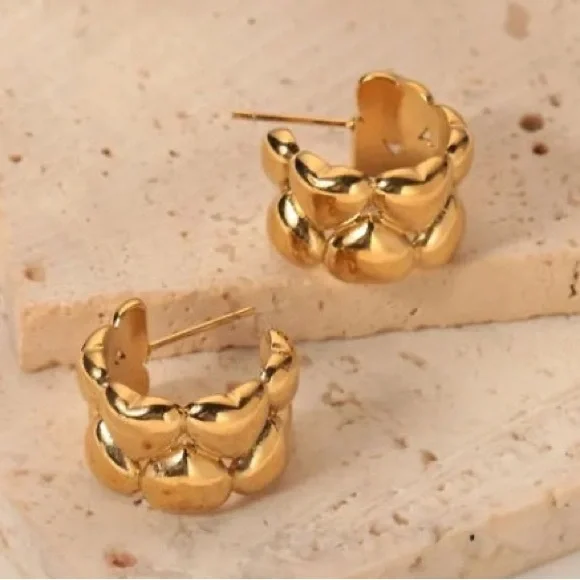 18K Gold Plated Love Heart Hoop Earrings*Everyday Hoops*ML - Picture 4 of 6